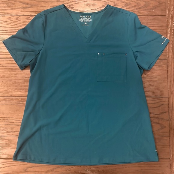 Dolan Scrub Mayfair V Neck 2 Pocket Core Scrub Top Size M - Caribbean Blue - Picture 1 of 3